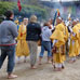 Traversée des braises par les volontaires