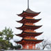 Pagode à 5 étages au-dessus du toit du Sanctuaire d'Itsukushima