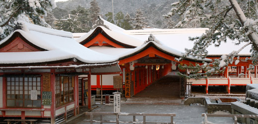 Sanctuaire d'Itsukushima sous la neige