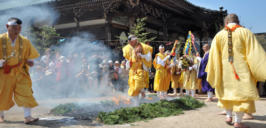 Traversée des braises au temple Daisho-in (Novembre)