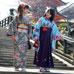Kimono devant la Pagode à 5 étages, cerisiers en fleur
