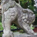 Komainu du Sanctuaire d'Itsukushima (avec les fesses en l'air)
