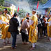 Volontaires traversant les braises (2012)