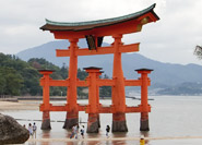 Le Torii vermillon