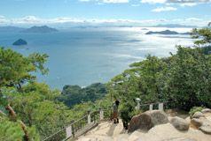 Promenade au sommet du Mont Misen